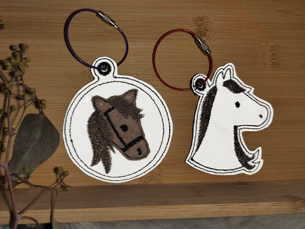 Lichtstück Anhänger Pony Liebe - ITH-Stickdatei